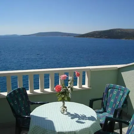 Beachfront Apartments Dida - Seget Vranjica Exterior photo