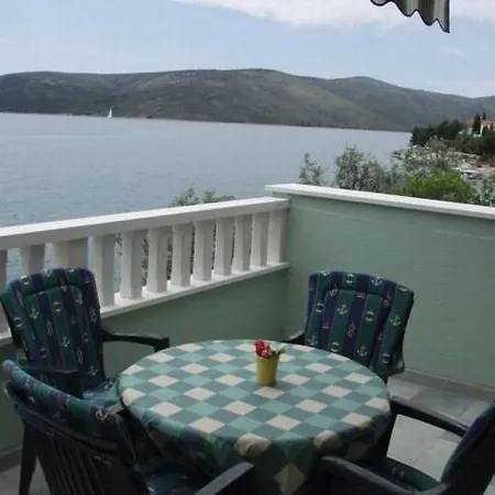 Beachfront Apartments Dida - Seget Vranjica Room photo