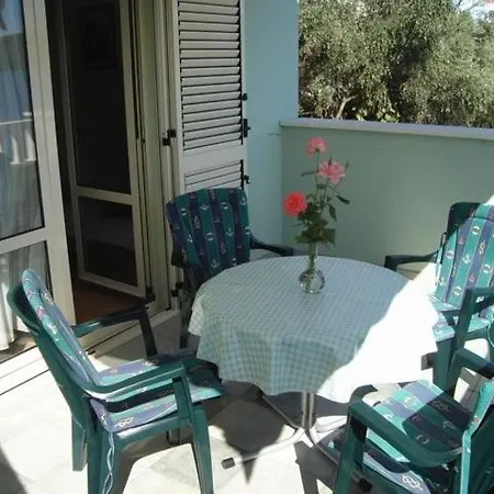 Beachfront Apartments Dida - Seget Vranjica Room photo