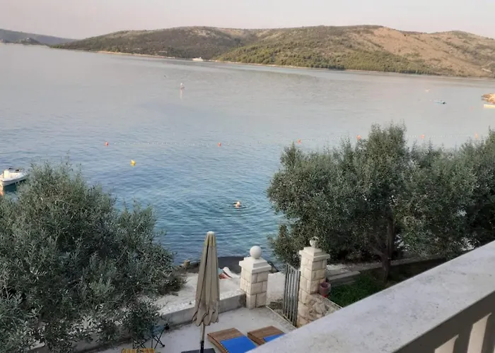 Beachfront Apartments Dida - Seget Vranjica