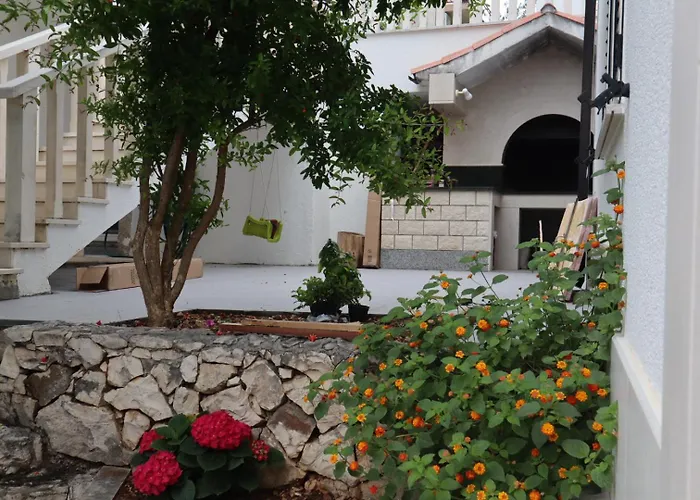 Beachfront Apartments Dida - Seget Vranjica