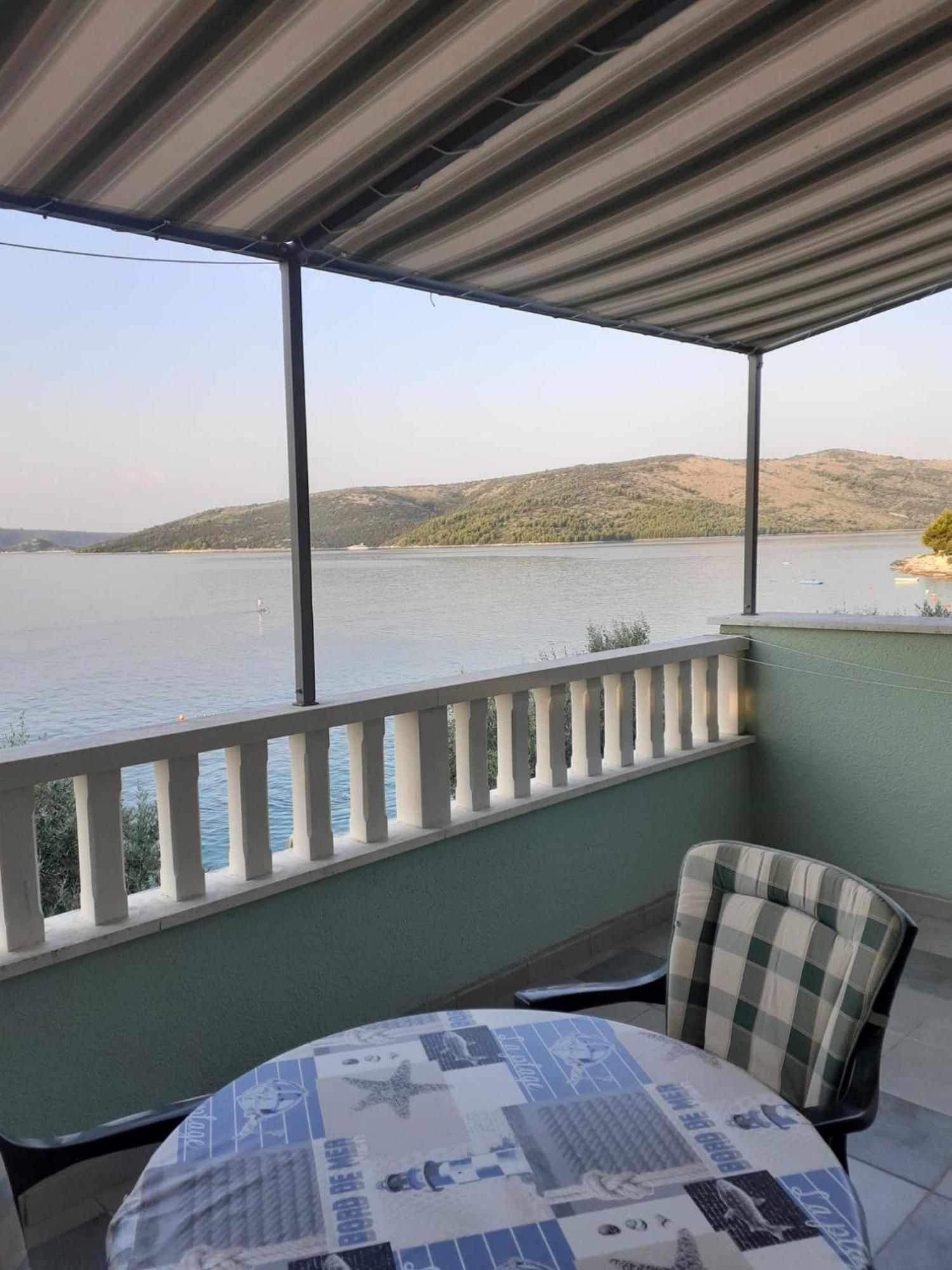 Apartment Beachfront Dida - Seget Vranjica