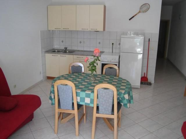 Beachfront Dida - *