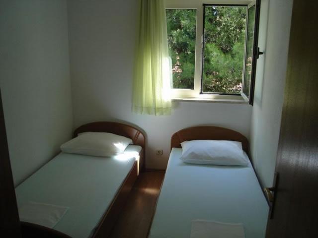 Beachfront Dida - Apartment Seget Vranjica