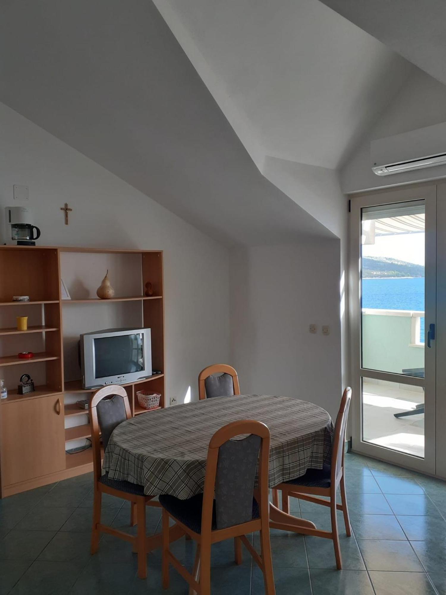 Beachfront Dida - Apartment Seget Vranjica