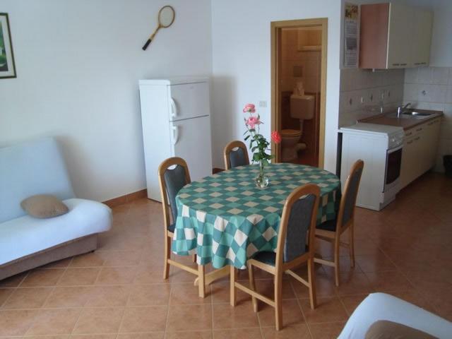 Beachfront Dida - *